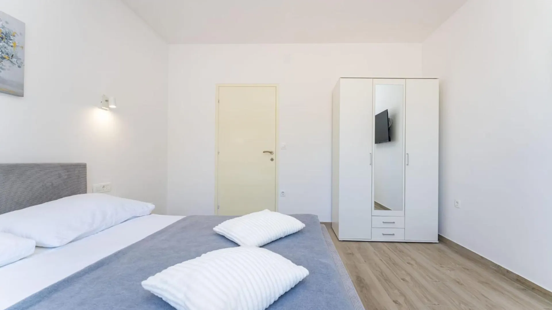 Holiday Home Lorena 노비그래드달마샤 0*,